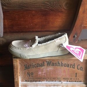 Roxy girls loafers size 2 NWT